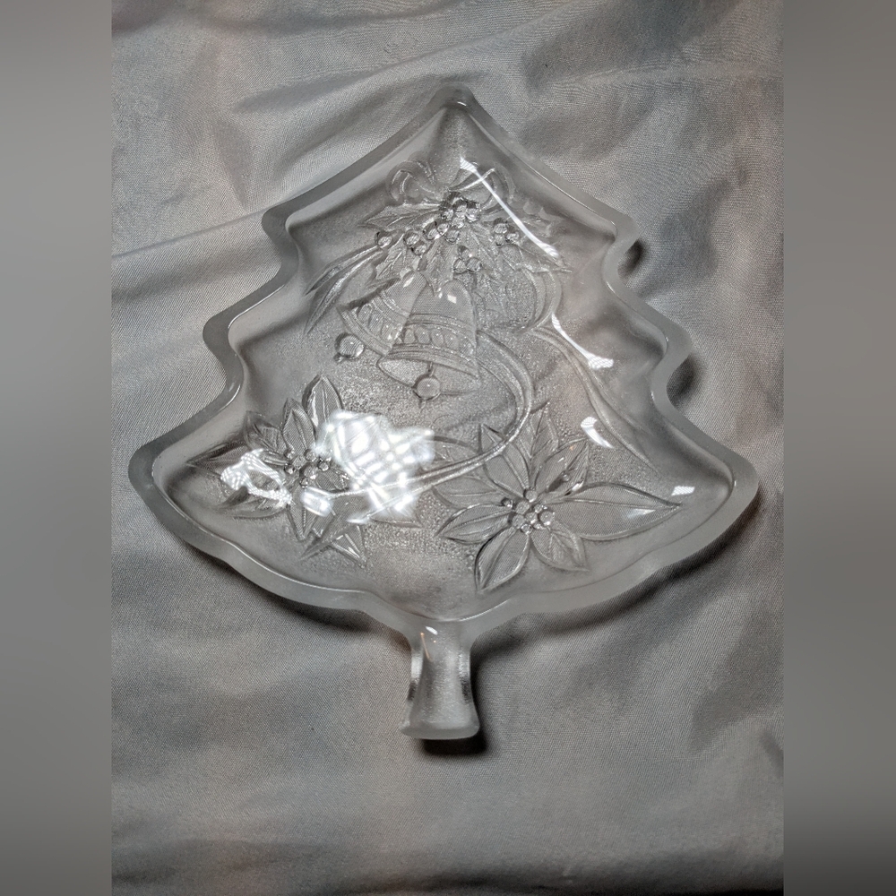 Home Beautiful Glass Christmas‎ Tree Server 7.5 Inches